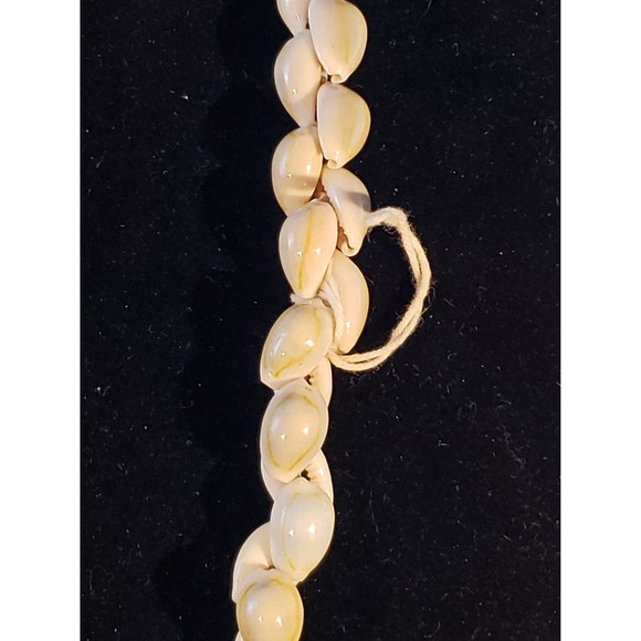 Vintage Unsigned Cowry/Cowrie Shell 17" Long Strand Chunky Statement Necklace - Picture 4 of 7
